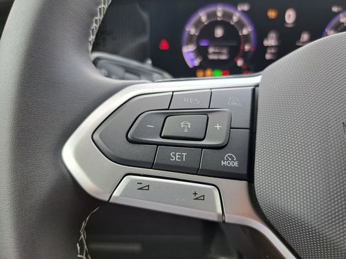 New 2026 Volkswagen Tiguan SE FWD image 14