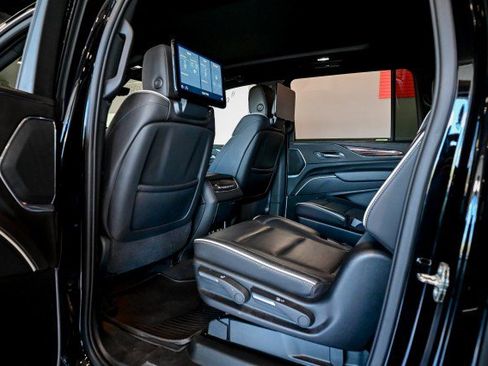 Used 2021 Cadillac Escalade ESV Premium Luxury AWD/4WD image 18