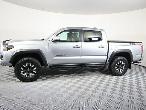 Used 2022 Toyota Tacoma TRD Off-Road w/ TRD Premium Off Road Package AWD/4WD image 2