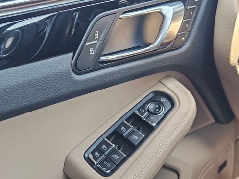 Certified 2026 Porsche Macan AWD/4WD image 23