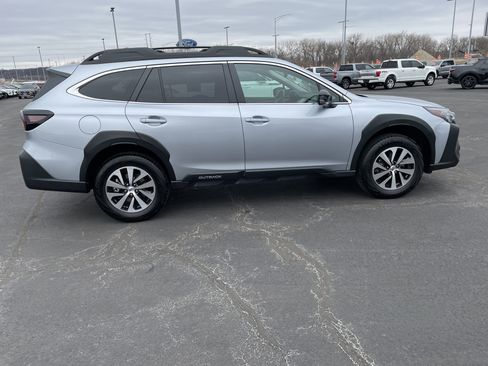 Used 2025 Subaru Outback Premium image 7