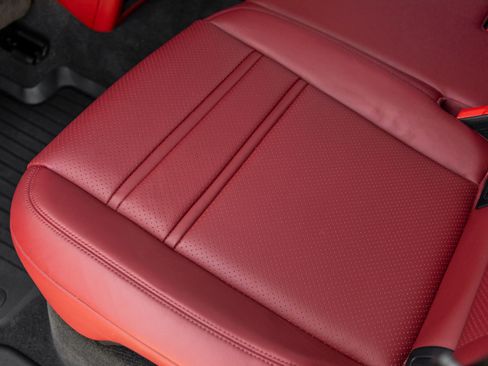 Certified 2022 Porsche Cayenne image 36