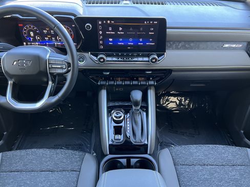 Used 2024 Chevrolet Colorado ZR2 w/ Technology Package AWD/4WD image 30