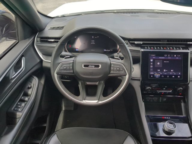 Used 2023 Jeep Grand Cherokee Altitude AWD/4WD image 19
