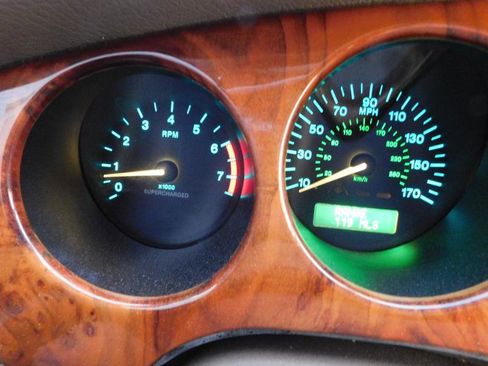 Used 2002 Jaguar XK8 Convertible image 33