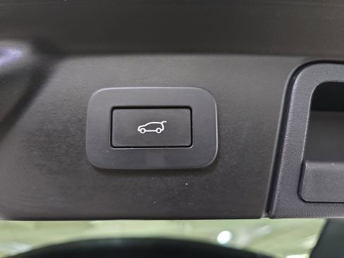 Used 2023 Land Rover Range Rover Velar S AWD/4WD image 31