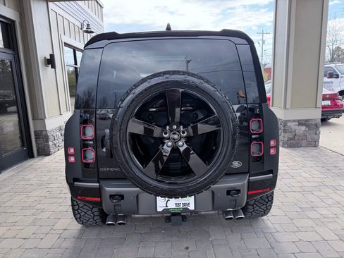 Used 2023 Land Rover Defender 110 V8 image 37