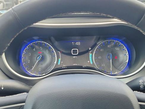 Used 2023 Chrysler Pacifica Touring-L FWD image 26