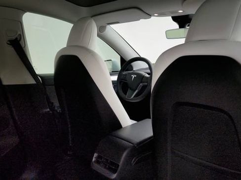 Used 2022 Tesla Model Y Long Range AWD/4WD image 40