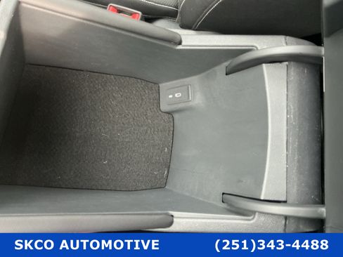 Used 2025 Volkswagen Atlas SE FWD image 25