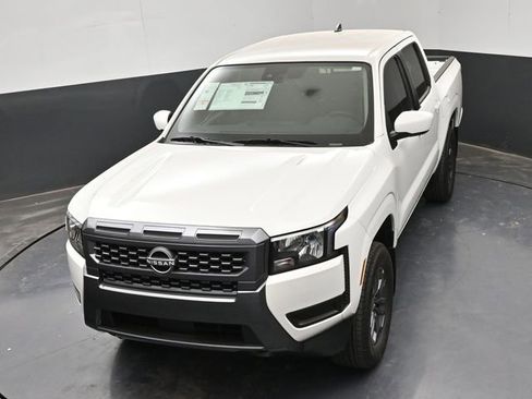 Certified 2025 Nissan Frontier SV image 23