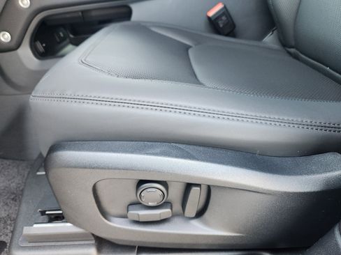 New 2026 Land Rover Defender 110 X-Dynamic SE image 24