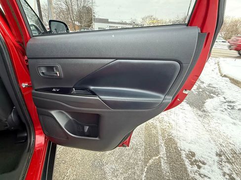 Used 2019 Mitsubishi Outlander LE image 18
