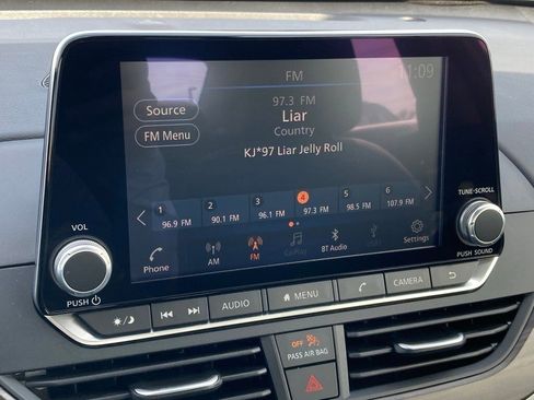 Used 2025 Nissan Altima 2.5 SV image 22