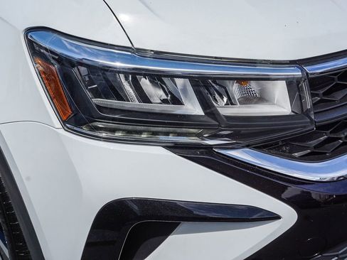 Used 2022 Volkswagen Taos SE image 11