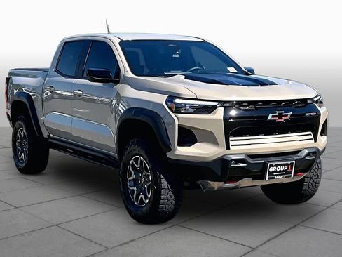 Used 2024 Chevrolet Colorado ZR2 AWD/4WD image 2