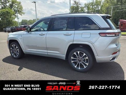 New 2023 Jeep Grand Cherokee Overland w/ Luxury Tech Group IV AWD/4WD image 6