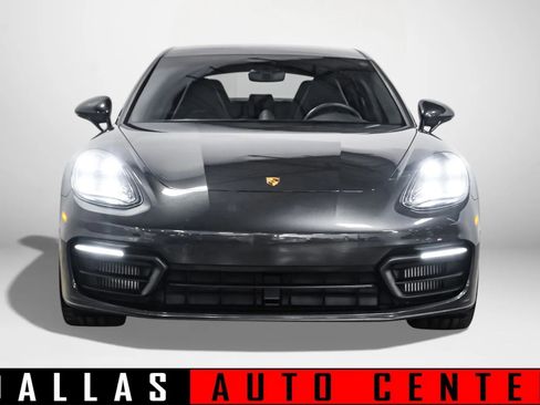Used 2021 Porsche Panamera image 2