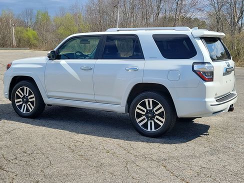 Used 2024 Toyota 4Runner Limited AWD/4WD image 7