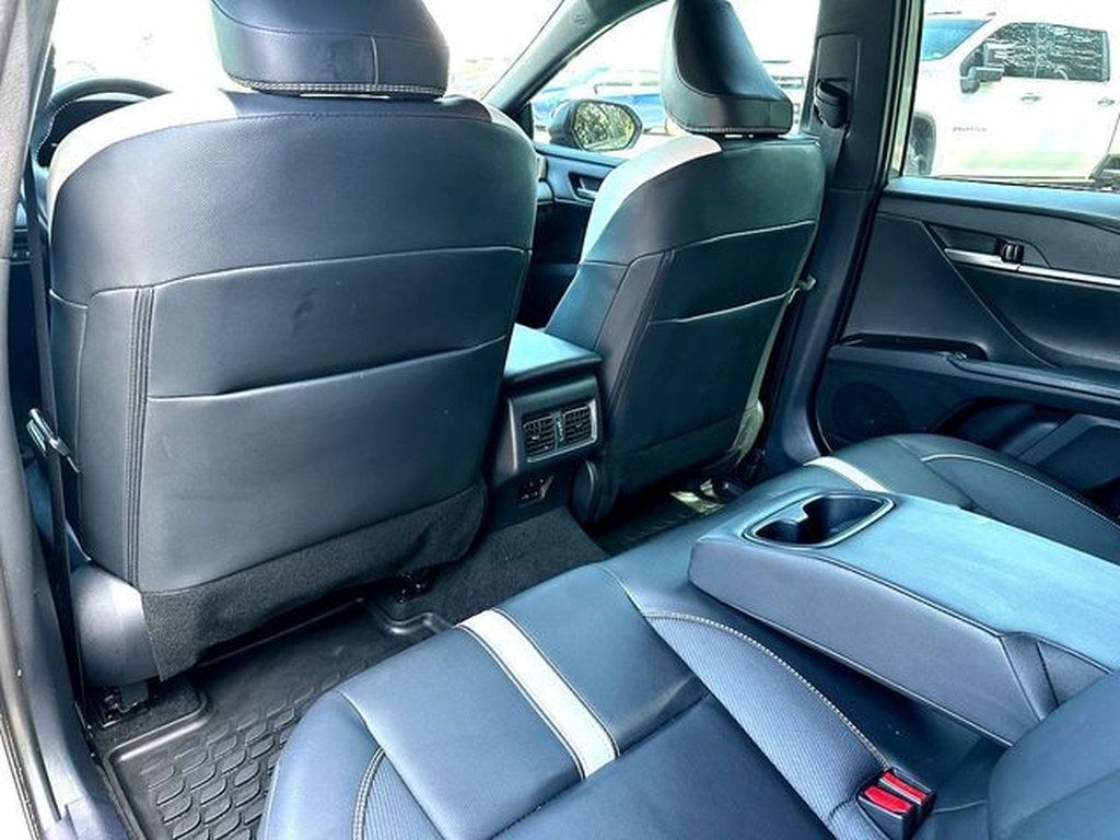 Used 2025 Toyota Camry SE w/ Convenience Package FWD image 18