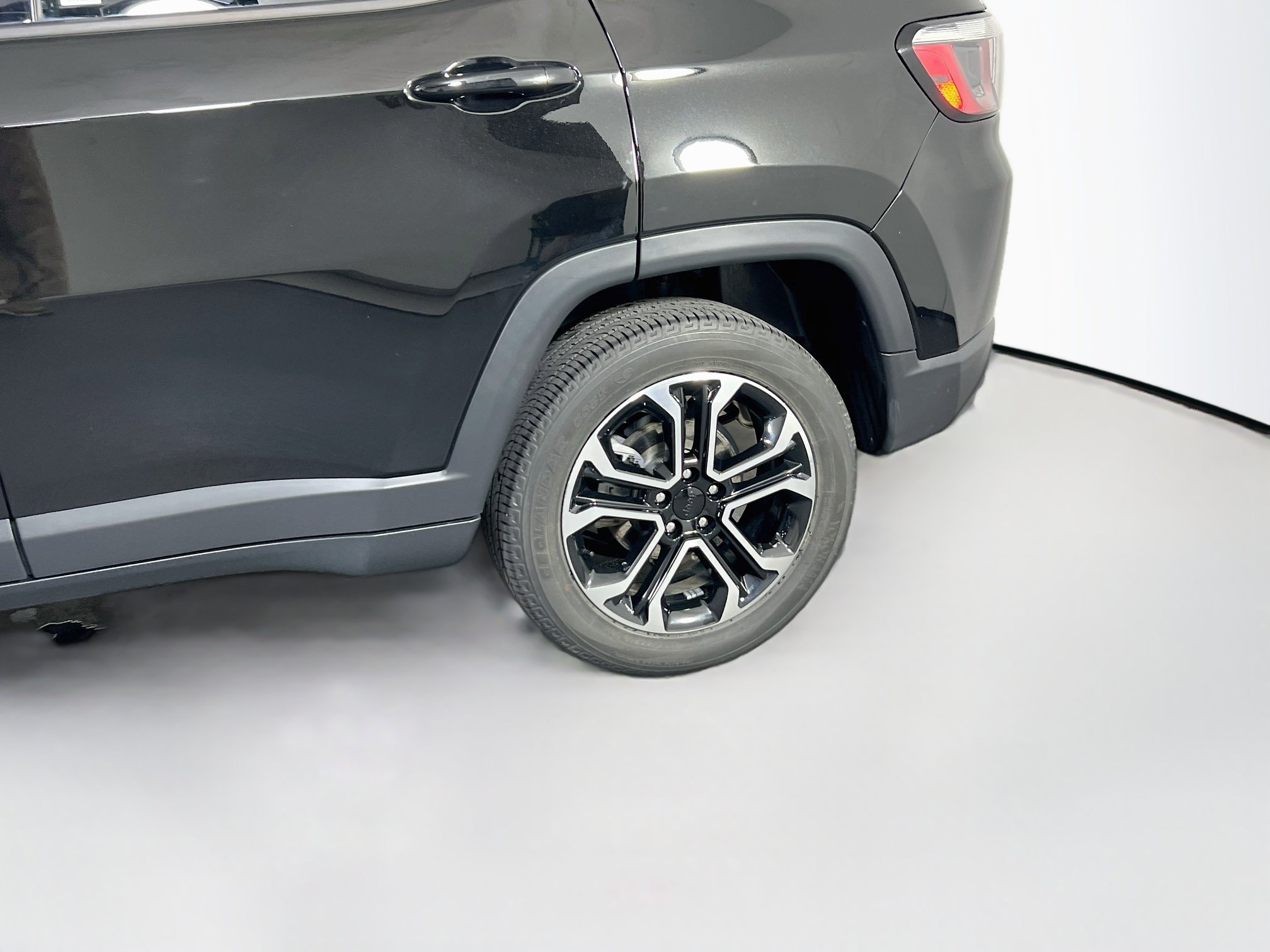 Used 2022 Jeep Compass Limited AWD/4WD image 28