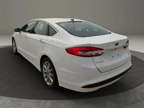 Used 2017 Ford Fusion SE w/ Fusion SE Technology Package FWD image 5