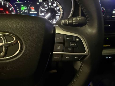 Certified 2023 Toyota Highlander XLE image 31