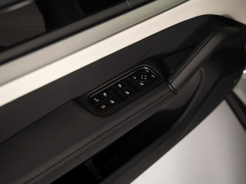 New 2026 Porsche Cayenne S image 14