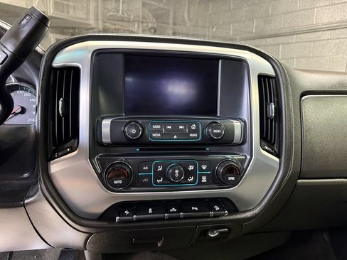 Used 2018 GMC Sierra 2500 SLE w/ HD SLE Preferred Plus Package AWD/4WD image 13