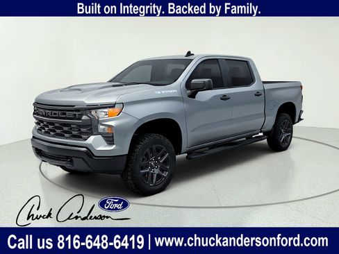 Used 2025 Chevrolet Silverado 1500 Custom Trail Boss w/ Dark Appearance Package AWD/4WD image 2
