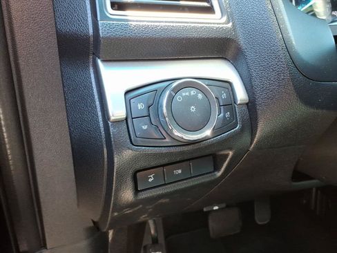 Used 2017 Ford Explorer XLT w/ Equipment Group 202A AWD/4WD image 12