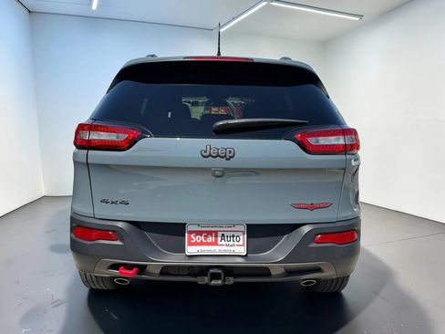 Used 2015 Jeep Cherokee Trailhawk w/ Comfort/Convenience Group AWD/4WD image 4