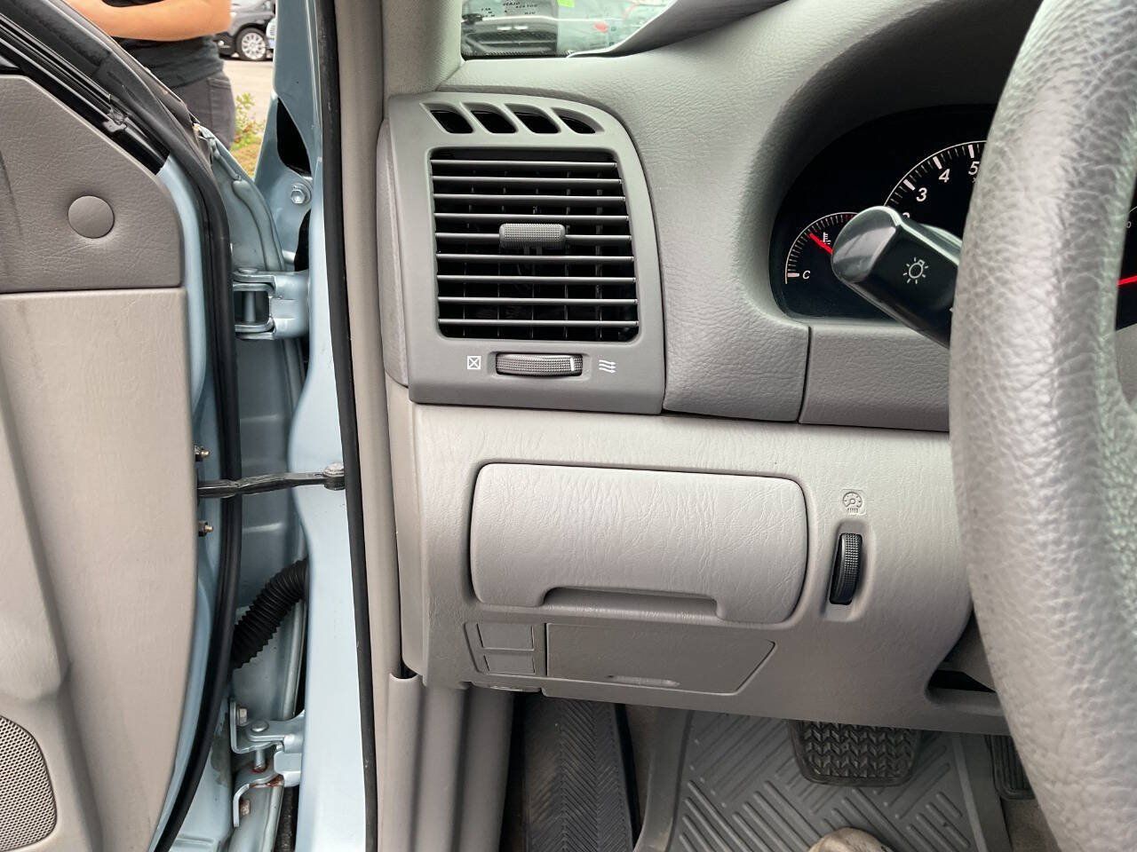 Used 2005 Toyota Camry FWD image 16