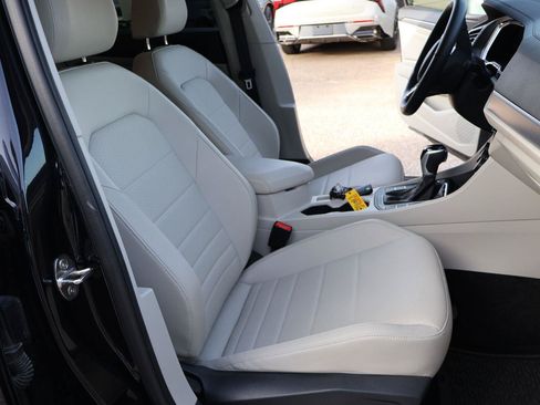 Used 2023 Volkswagen Jetta SE w/ Panoramic Sunroof Package FWD image 18