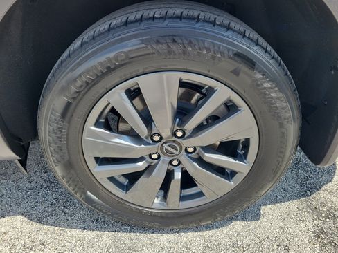 Certified 2024 Nissan Pathfinder SV w/ Black Appearance Package FWD image 8