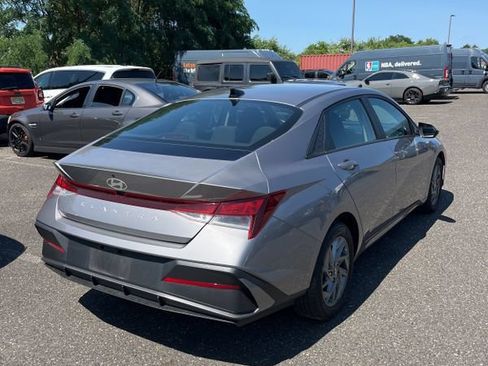 Used 2024 Hyundai Elantra SEL FWD image 10