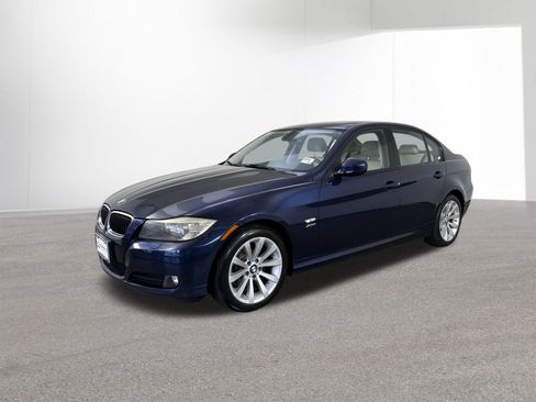 Used 2011 BMW 328i xDrive Sedan AWD/4WD image 2