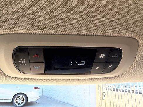 Used 2024 Chrysler Pacifica Touring-L FWD image 15