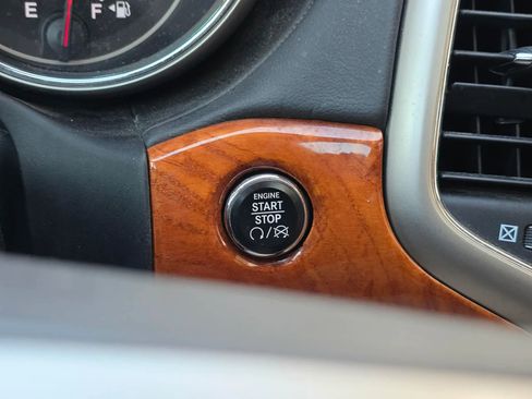 Used 2012 Jeep Grand Cherokee Overland image 27