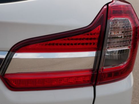 Used 2022 Subaru Ascent Touring AWD/4WD image 17