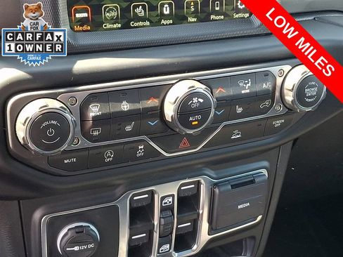 Used 2022 Jeep Wrangler Unlimited Sahara w/ Cold Weather Group AWD/4WD image 15