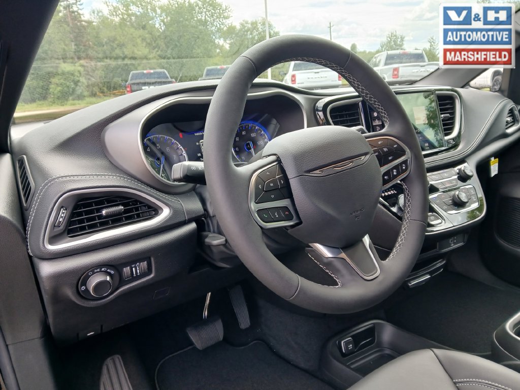 New 2027 Chrysler Pacifica Select FWD image 11