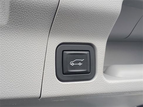 Certified 2023 GMC Acadia SLE w/ Driver Convenience Package image 9