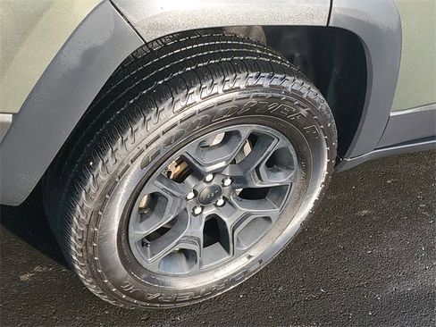 Used 2021 Jeep Cherokee Trailhawk w/ Comfort & Convenience Group image 5