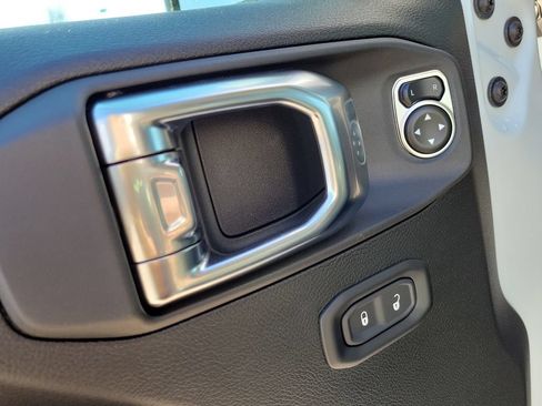 New 2025 Jeep Gladiator Sport AWD/4WD image 18
