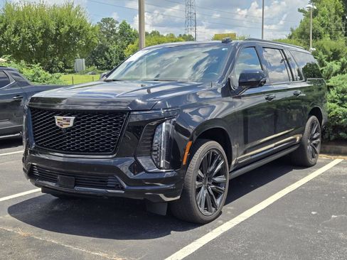 Used 2025 Cadillac Escalade ESV Sport Platinum AWD/4WD image 3