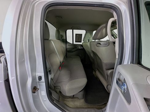 Used 2013 Nissan Frontier SV w/ SV Value Truck Pkg AWD/4WD image 24