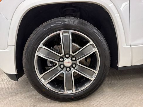 Used 2018 GMC Acadia Denali w/ Technology Package FWD image 14