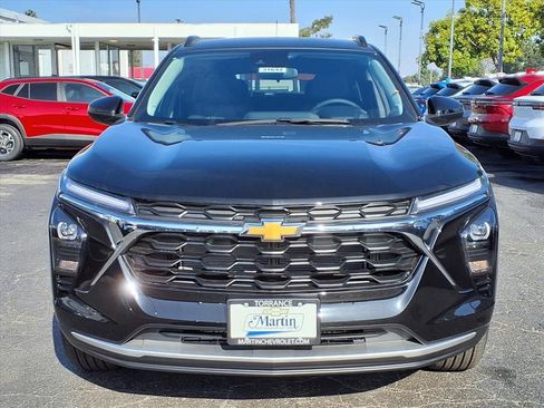 New 2026 Chevrolet Trax LT w/ Driver Confidence Package image 2