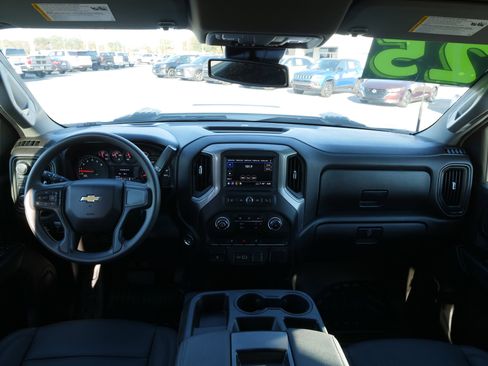 Used 2025 Chevrolet Silverado 2500 W/T w/ WT Convenience Package image 17